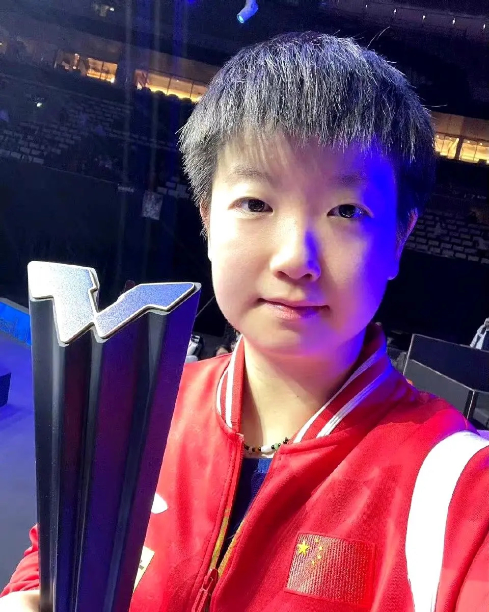 开云平台-西亚卡姆重返赛场，重返赛场首场状态出色，勇士观众沸腾！比赛高潮迭起的简单介绍