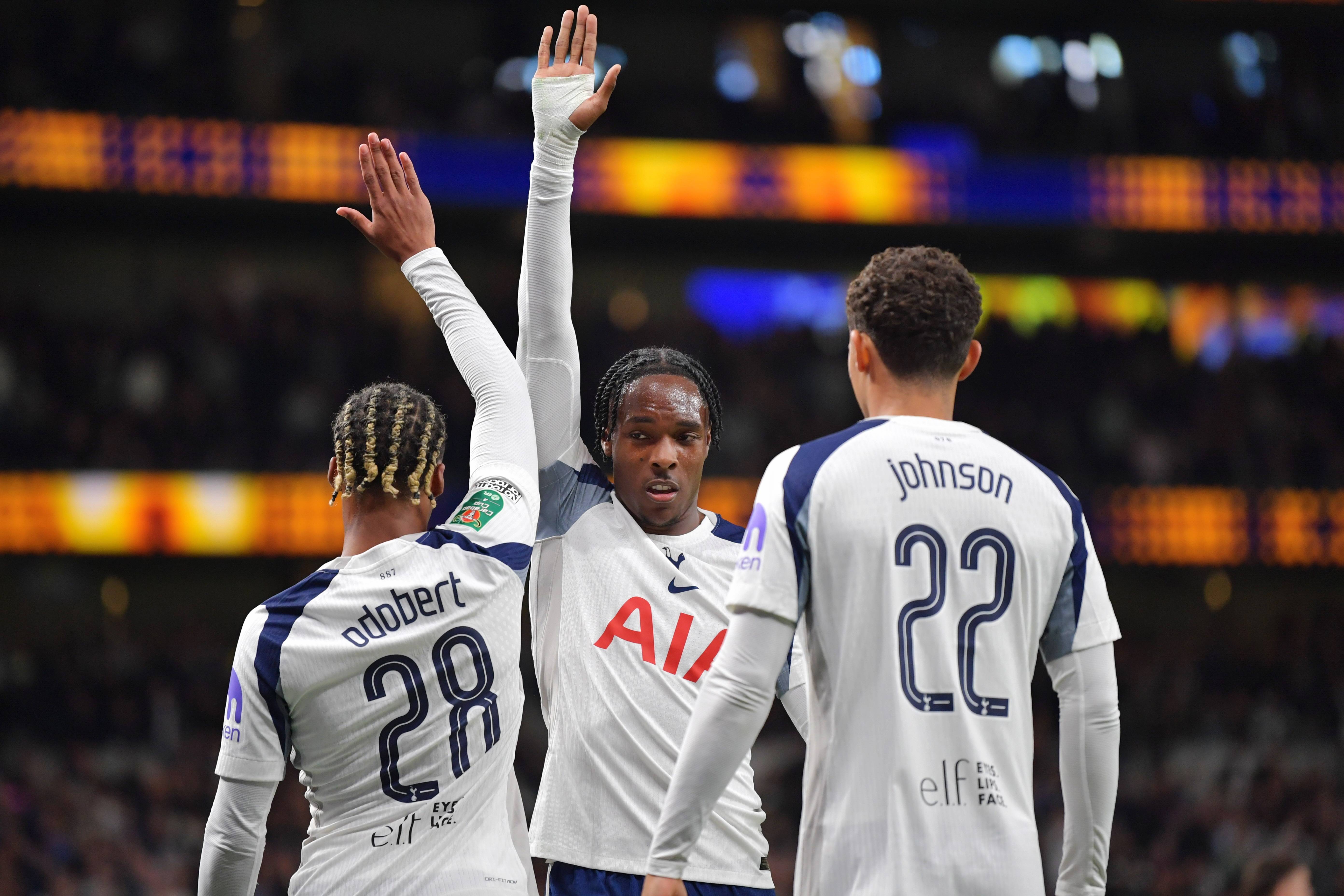 开云中国-洛杉矶快船迎英超关键赛，清晨刷新队史纪录，气氛紧张，细节决定成败